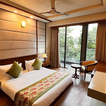 Ip Royal Hotel - New Delhi Bagian luar foto