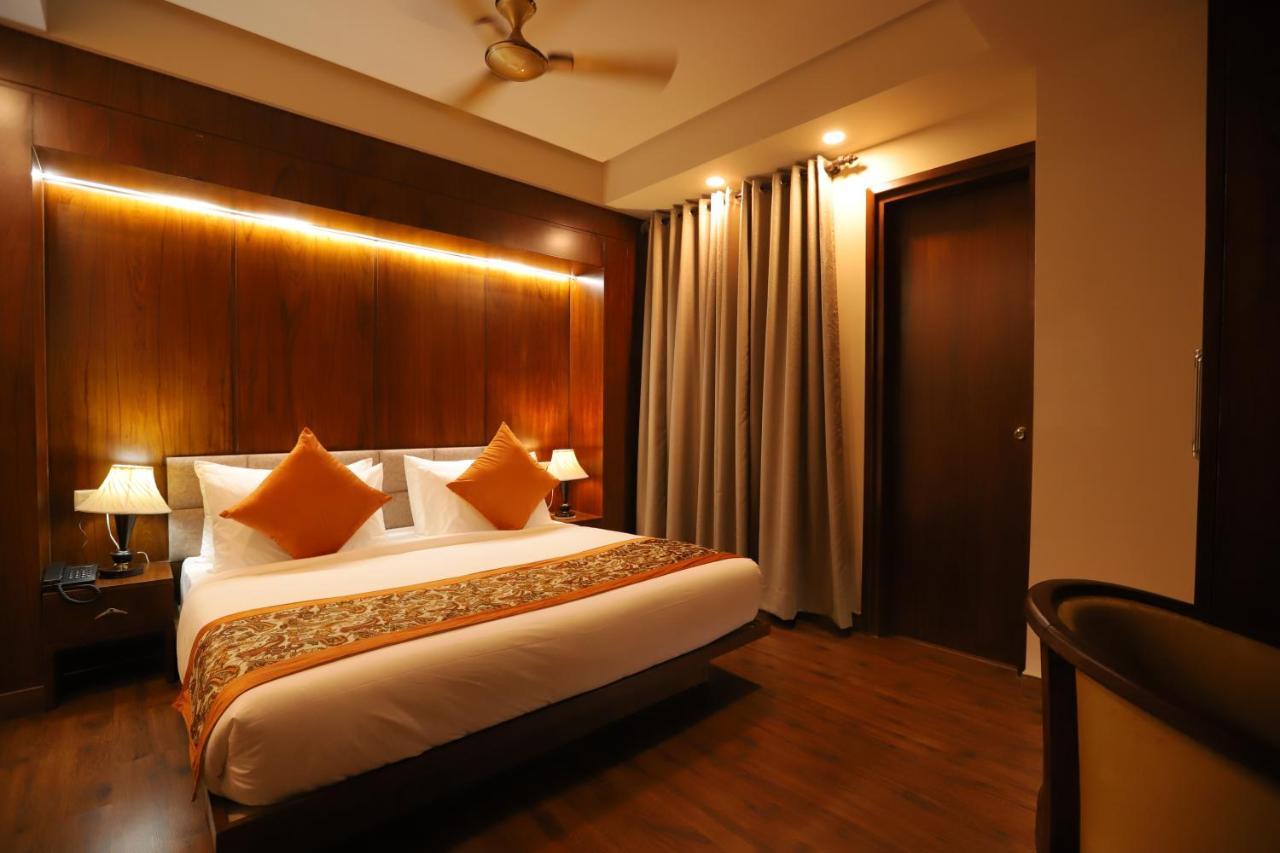 Ip Royal Hotel - New Delhi Bagian luar foto
