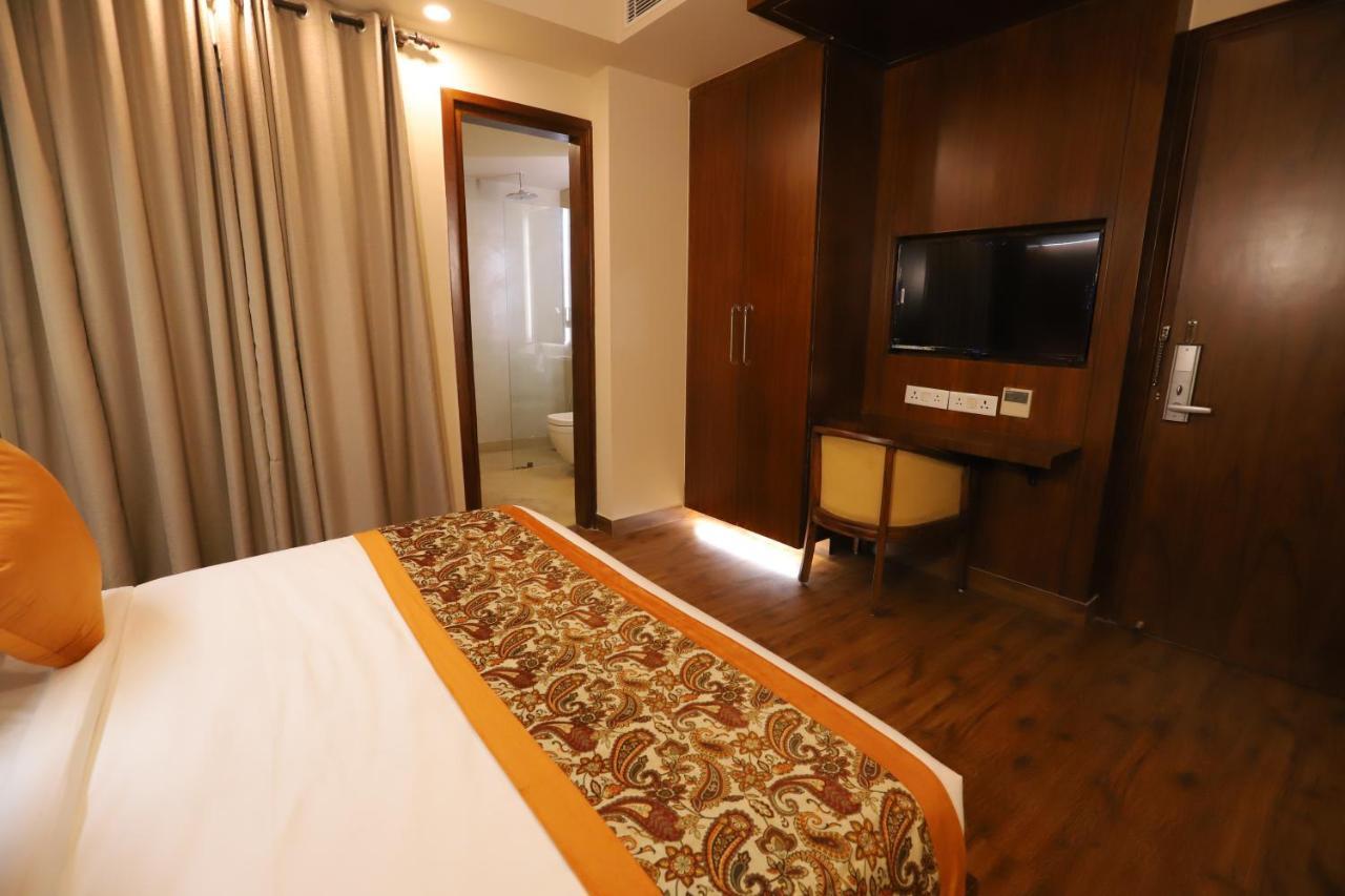 Ip Royal Hotel - New Delhi Bagian luar foto