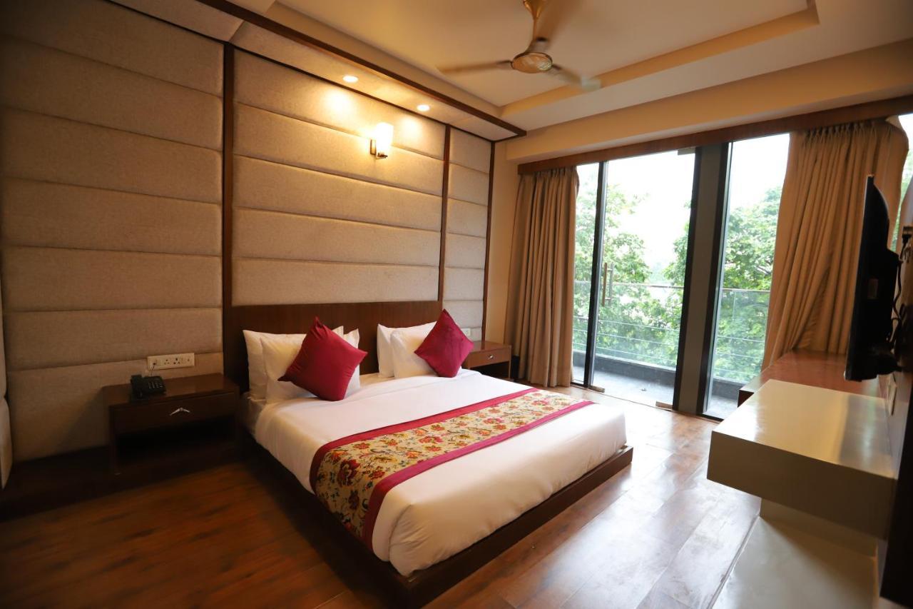 Ip Royal Hotel - New Delhi Bagian luar foto