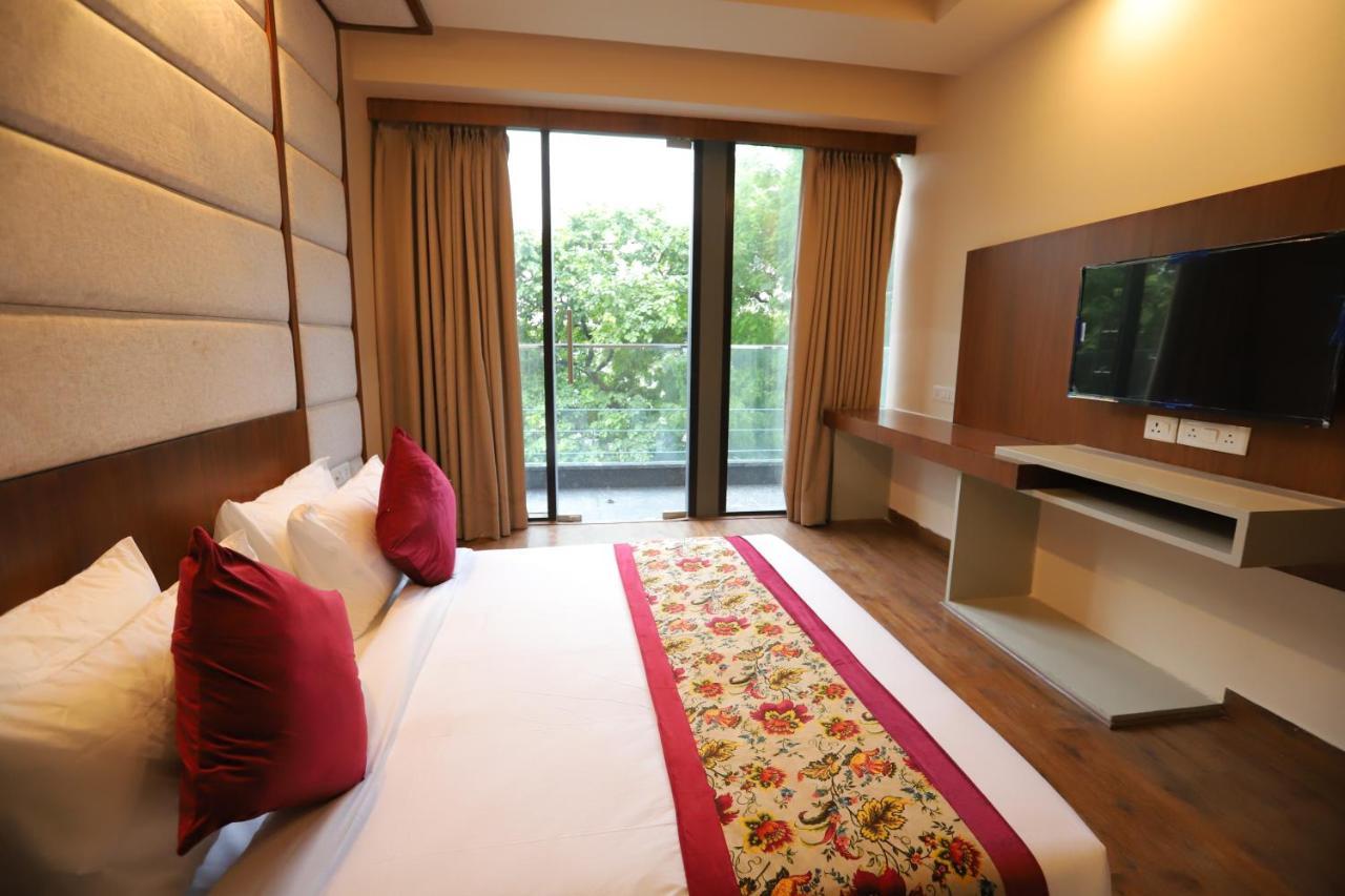 Ip Royal Hotel - New Delhi Bagian luar foto