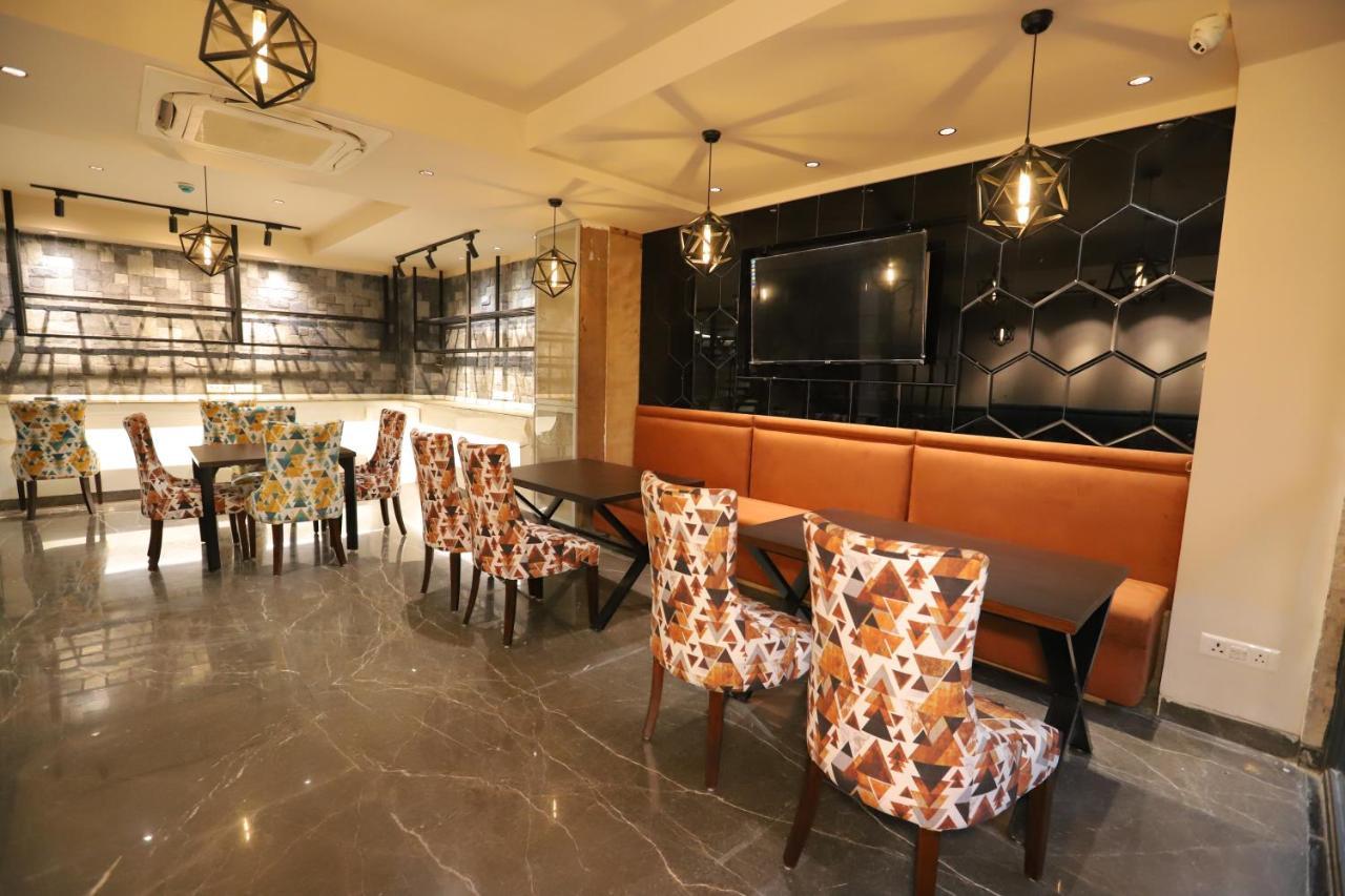 Ip Royal Hotel - New Delhi Bagian luar foto