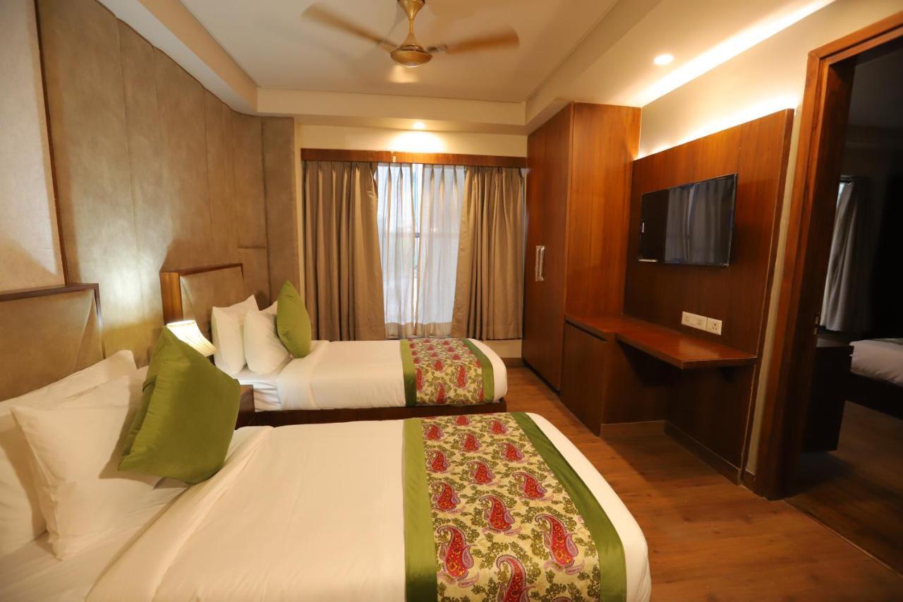 Ip Royal Hotel - New Delhi Bagian luar foto