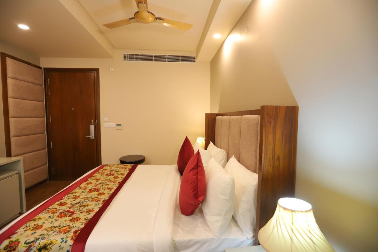 Ip Royal Hotel - New Delhi Bagian luar foto