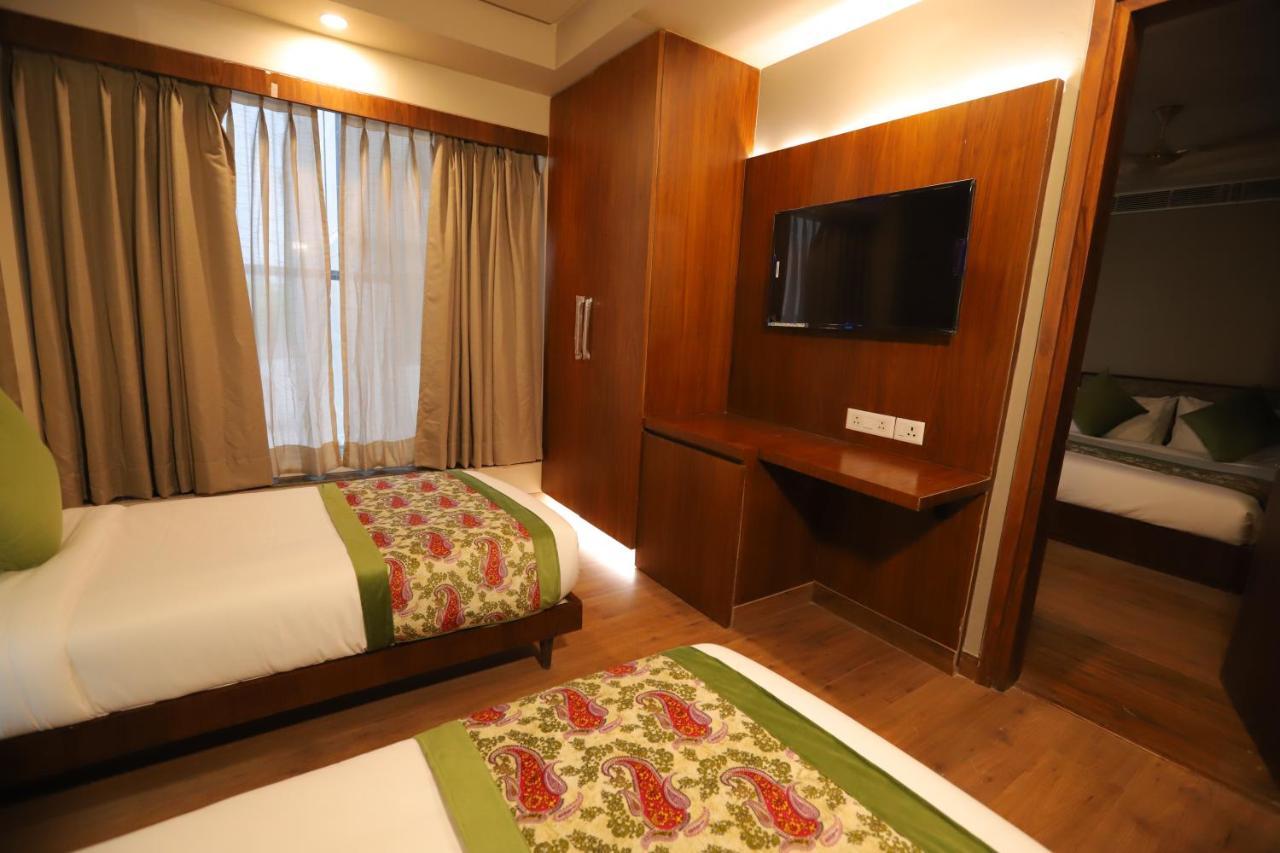 Ip Royal Hotel - New Delhi Bagian luar foto