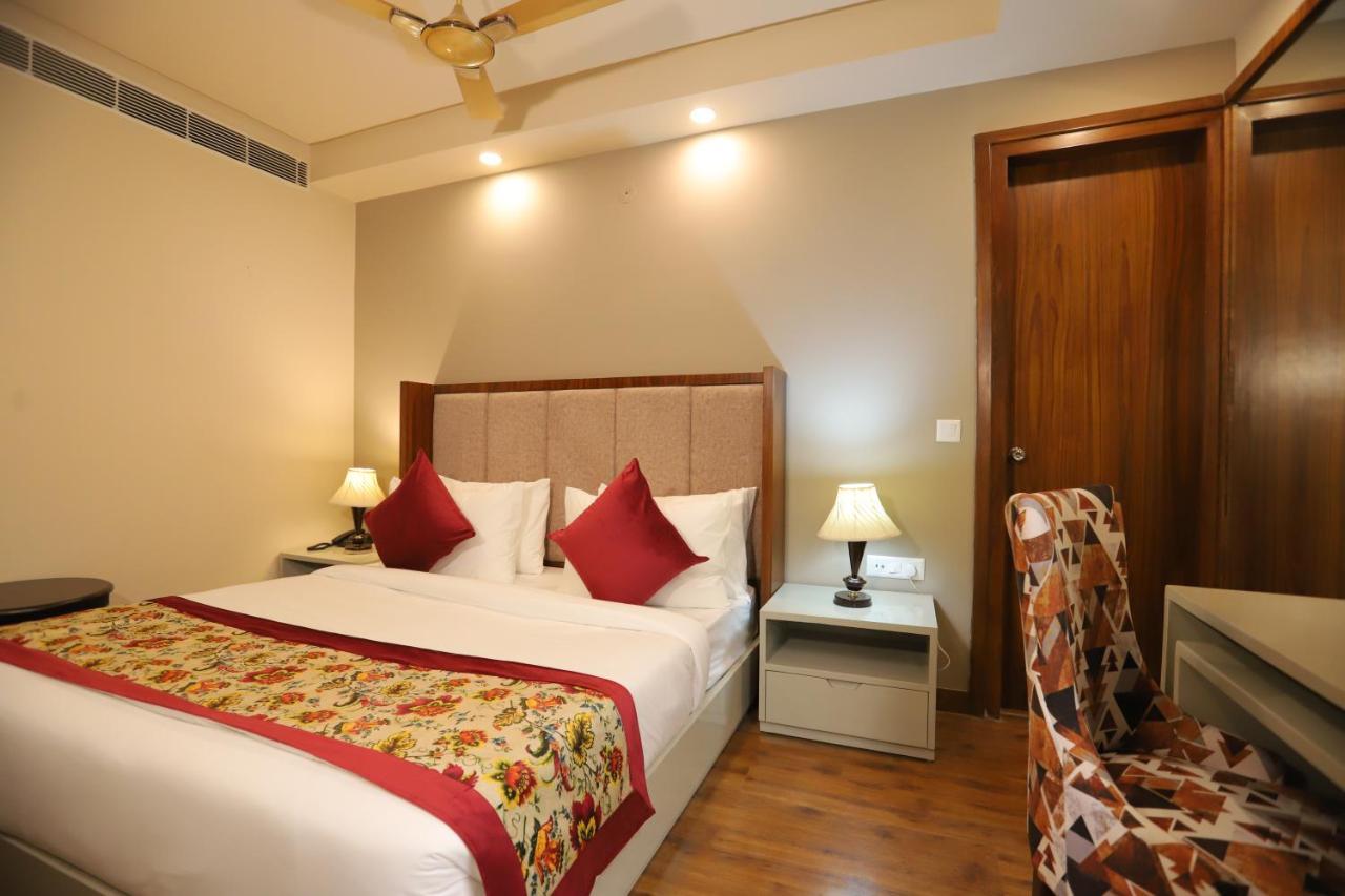 Ip Royal Hotel - New Delhi Bagian luar foto