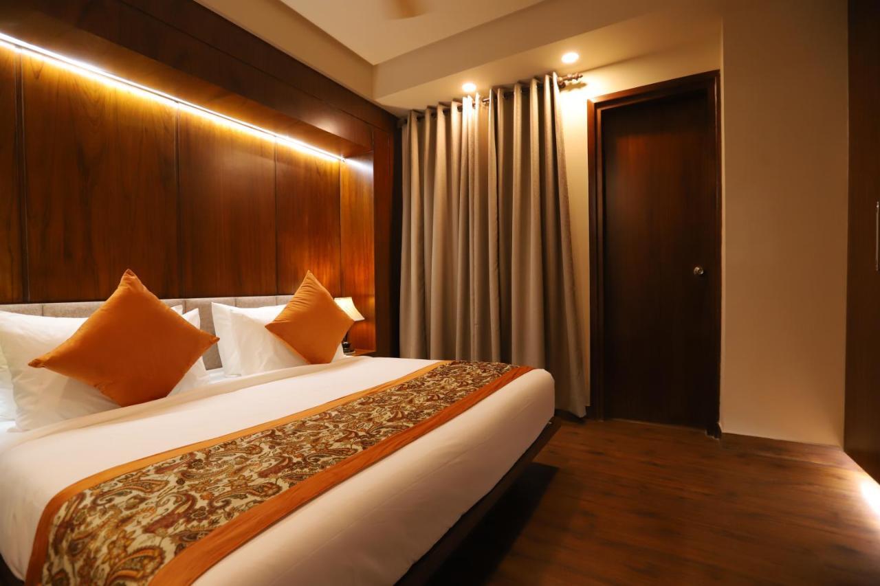 Ip Royal Hotel - New Delhi Bagian luar foto