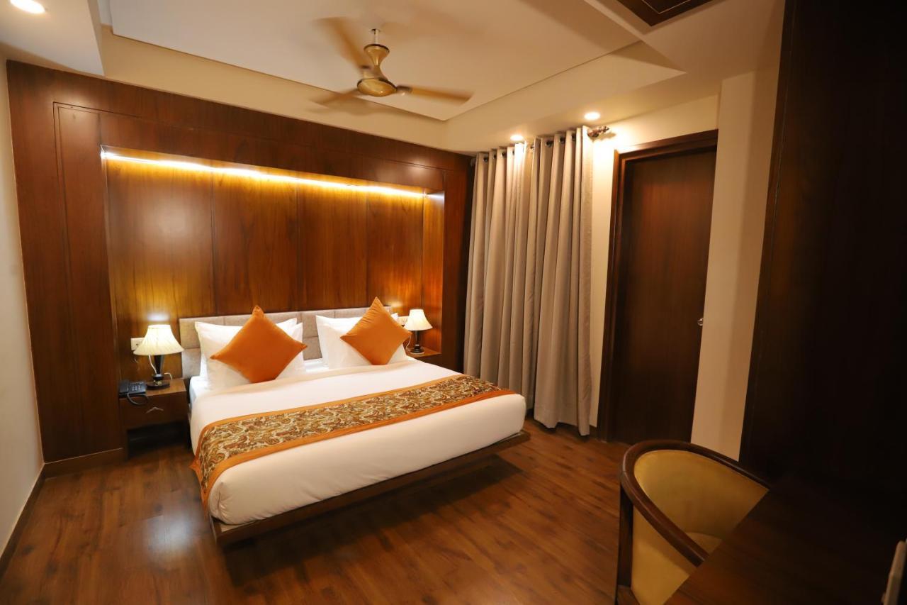 Ip Royal Hotel - New Delhi Bagian luar foto