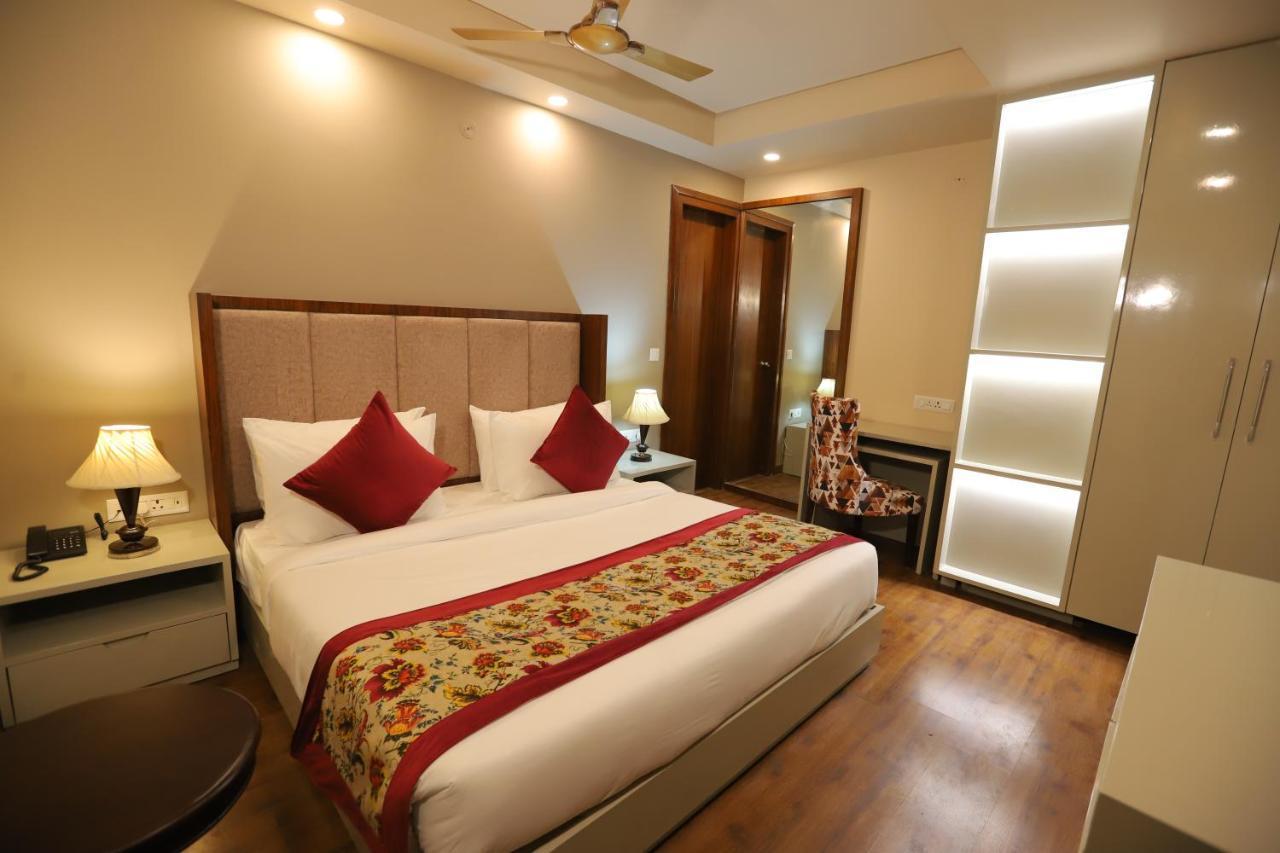 Ip Royal Hotel - New Delhi Bagian luar foto