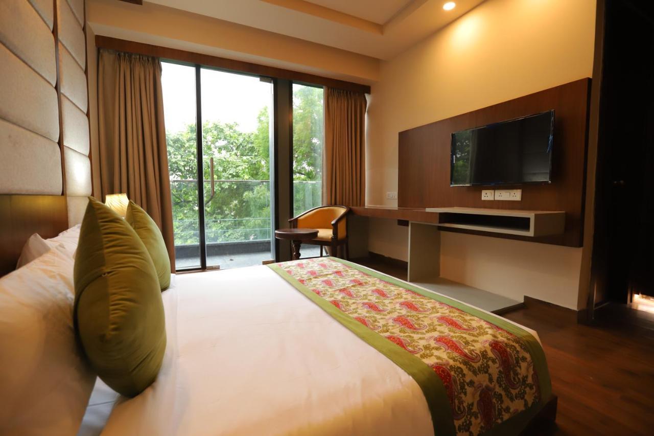 Ip Royal Hotel - New Delhi Bagian luar foto