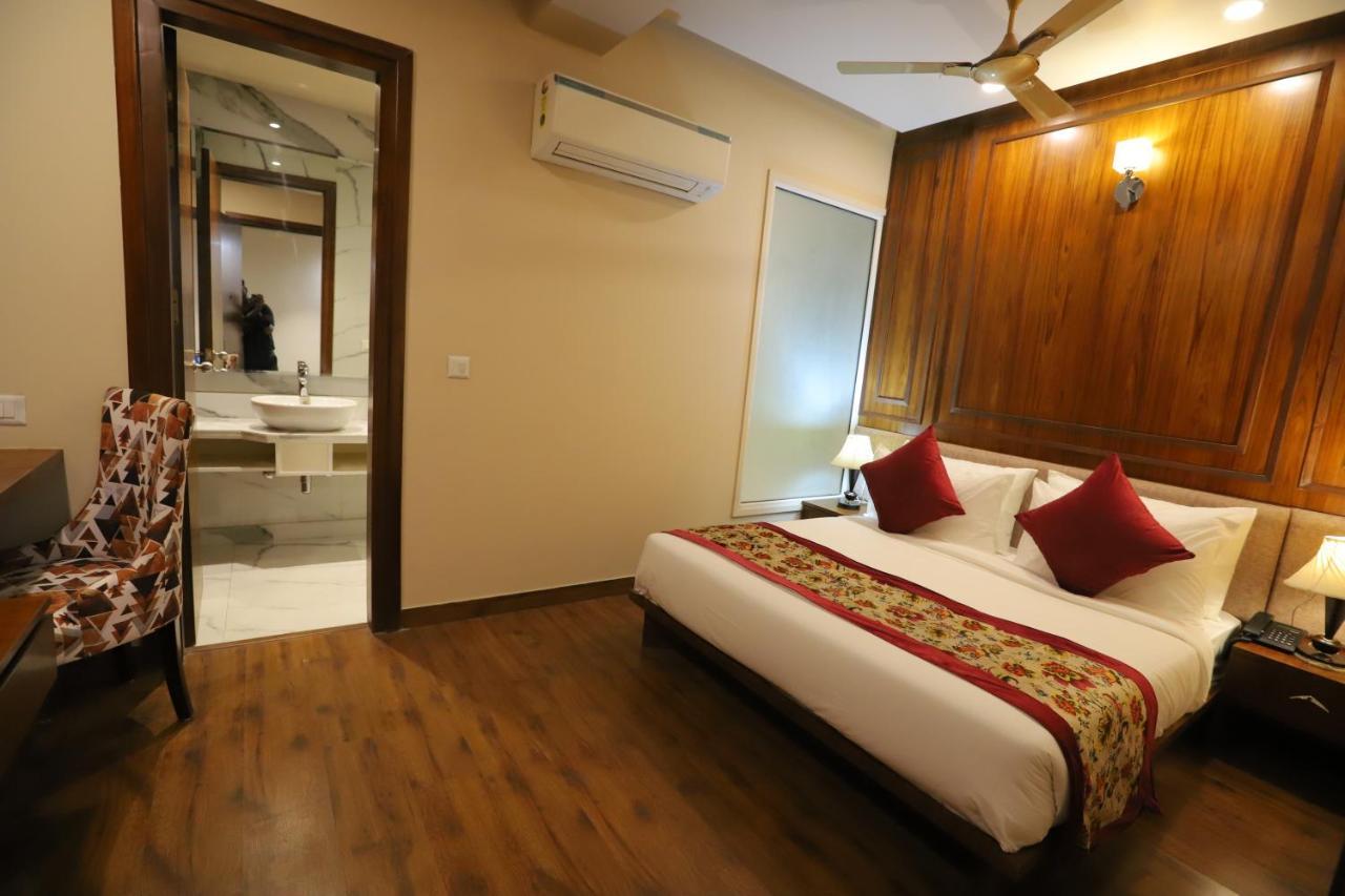 Ip Royal Hotel - New Delhi Bagian luar foto