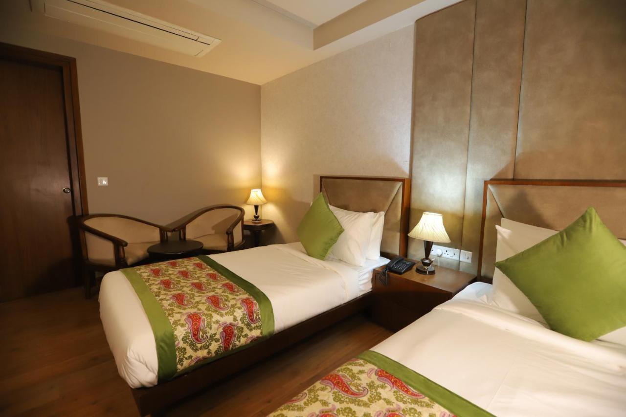 Ip Royal Hotel - New Delhi Bagian luar foto