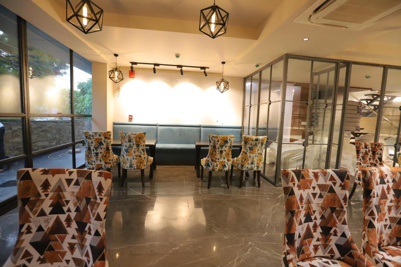 Ip Royal Hotel - New Delhi Bagian luar foto