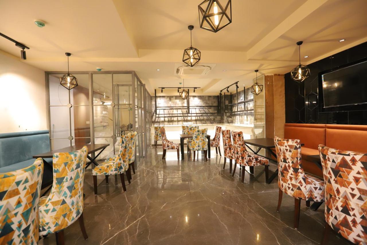 Ip Royal Hotel - New Delhi Bagian luar foto