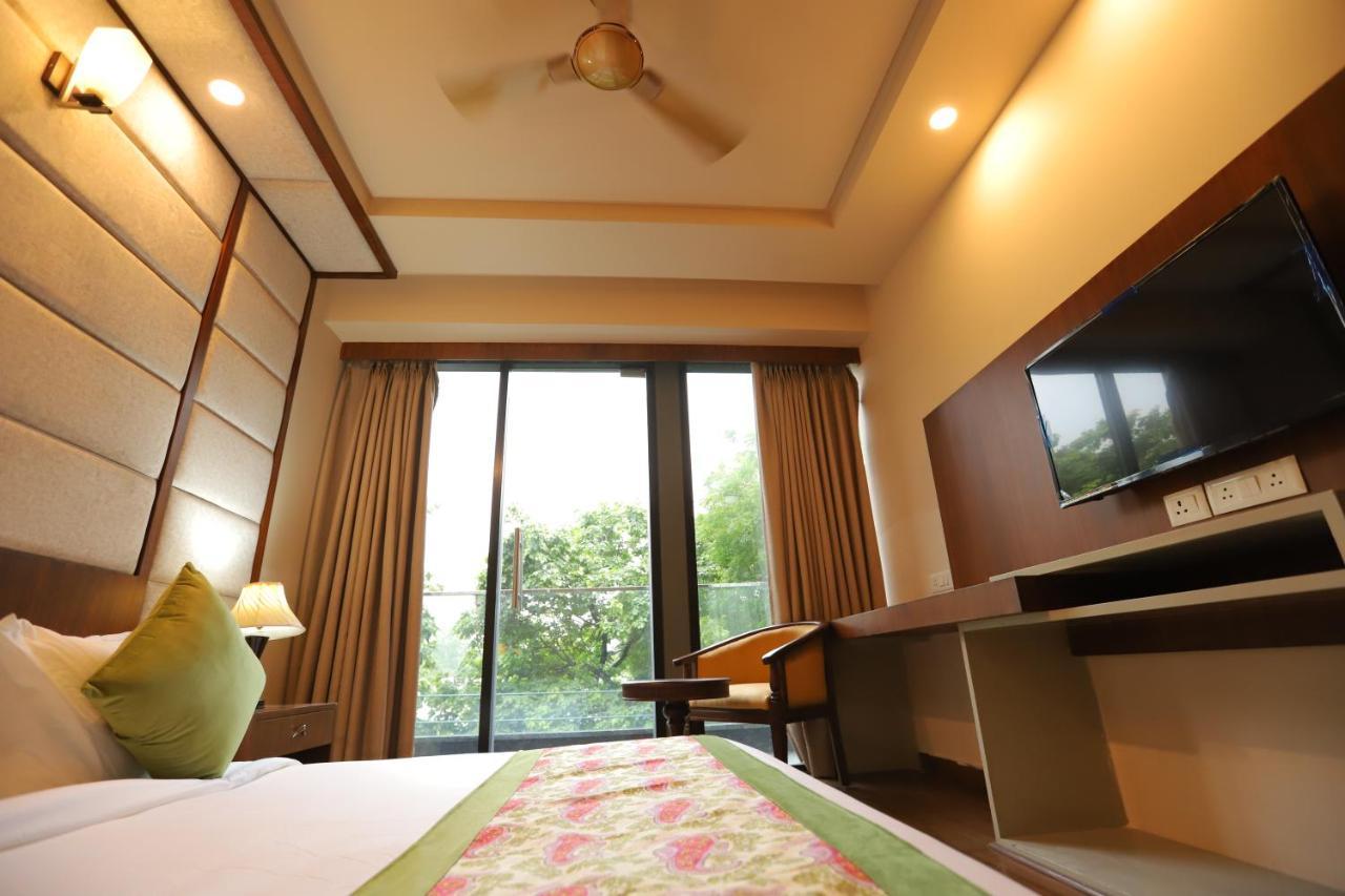 Ip Royal Hotel - New Delhi Bagian luar foto