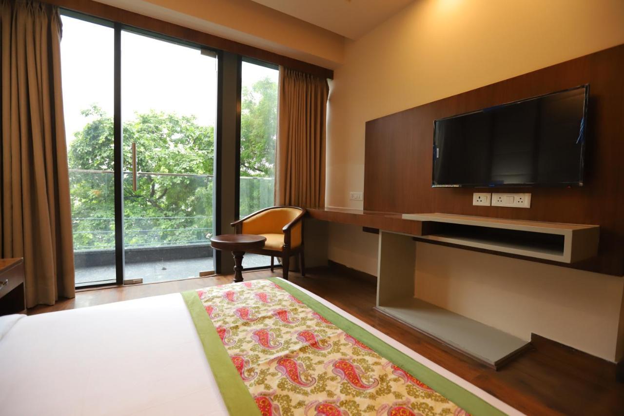 Ip Royal Hotel - New Delhi Bagian luar foto